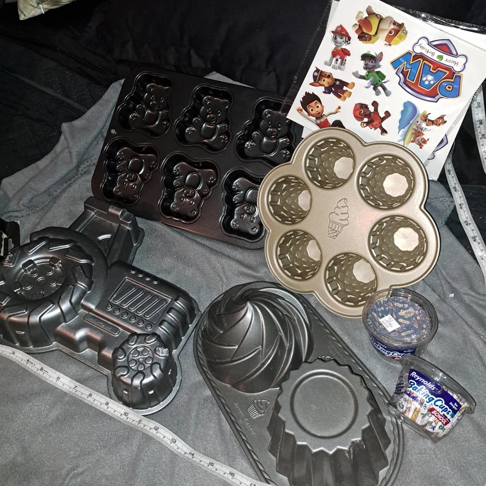 NWT-Birthday Party Baking Fun! Ice Cream Cakelettes-TRACTOR Pan-Bears Goodies